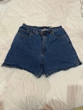 NWOT Classic High-Waist Women's Denim Shorts - Blue size 10